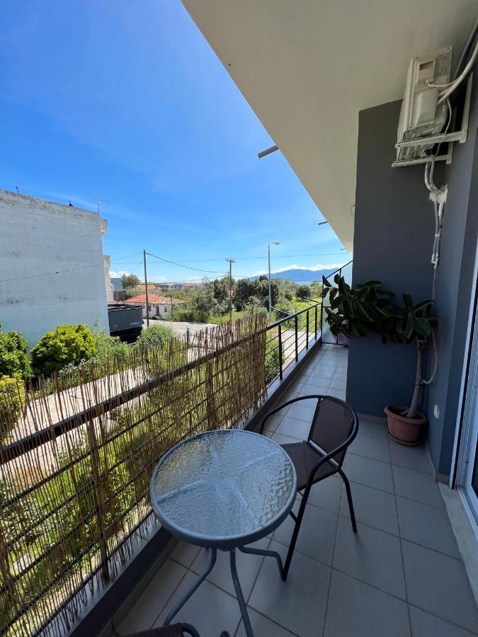 נפפקטוס Vasiliki Apartments מראה חיצוני תמונה